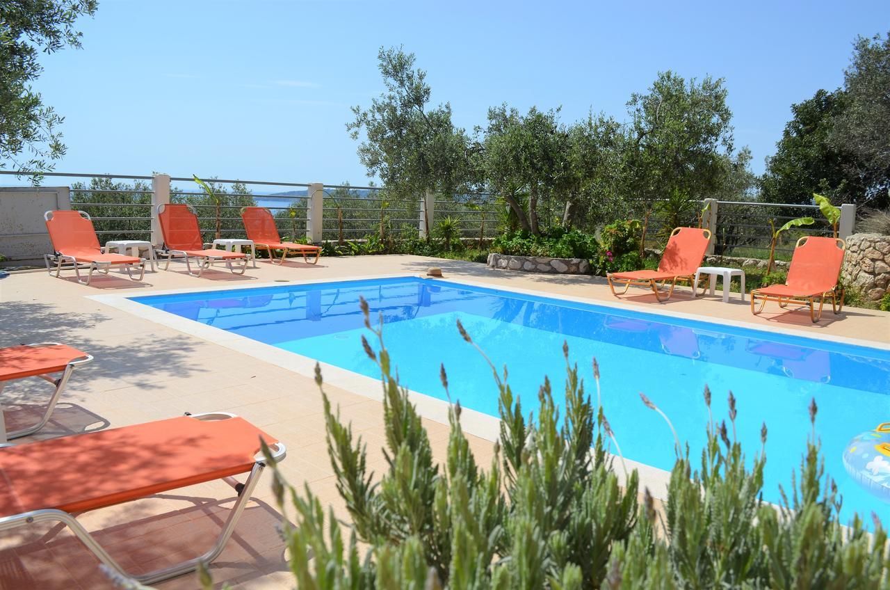 Villa Eri Lourdata  Exterior photo