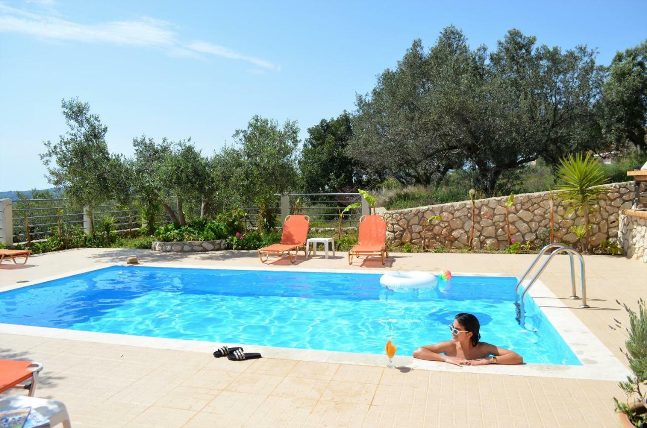 Villa Eri Lourdata  Exterior photo